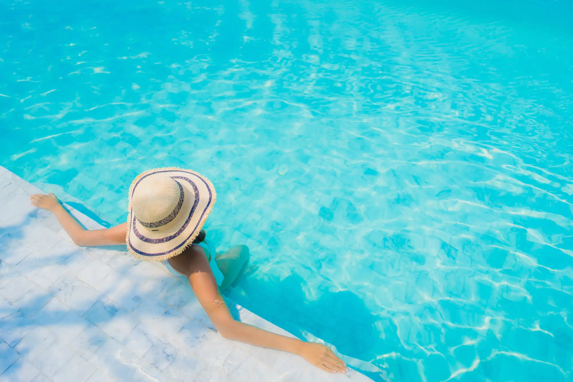 Piscine background | Watec Distribution